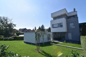 Villa Mami